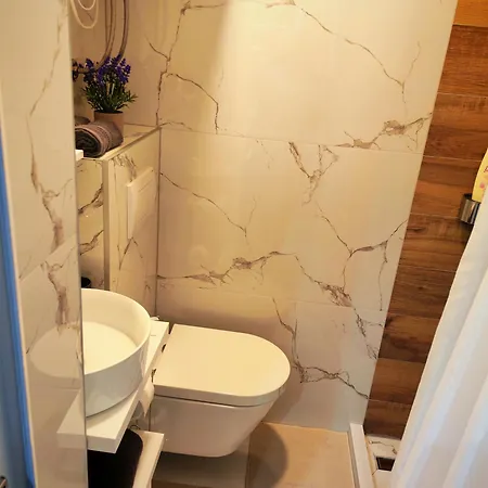 - Jacuzzi - Tvrdava Iii - Near The Airpoirt Apartamento *