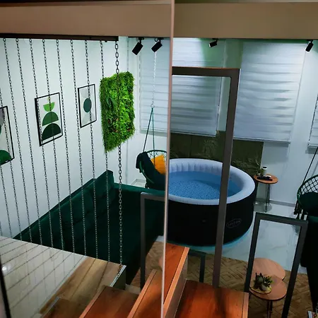 - Jacuzzi - Tvrdava Iii - Near The Airpoirt Apartamento