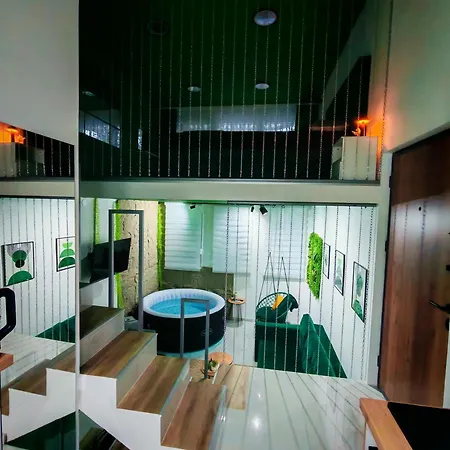 Apartamento - Jacuzzi - Tvrdava Iii - Near The Airpoirt *