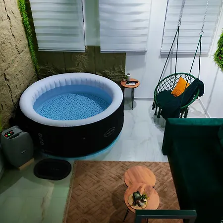 - Jacuzzi - Tvrdava Iii - Near The Airpoirt Apartamento *