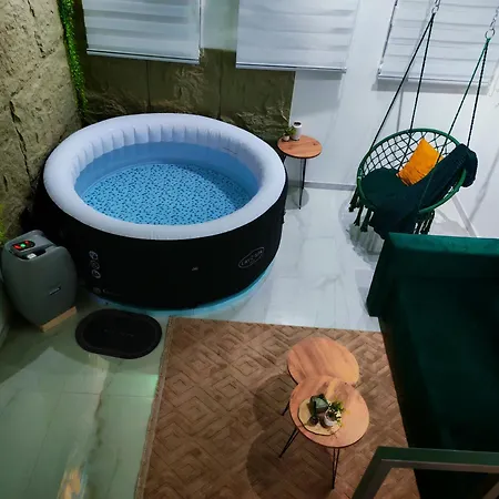 - Jacuzzi - Tvrdava Iii - Near The Airpoirt Apartamento