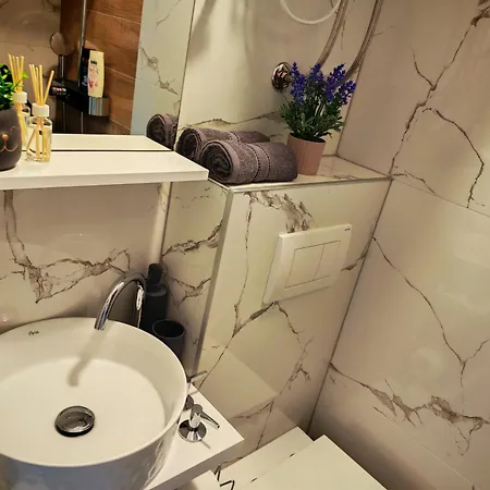 - Jacuzzi - Tvrdava Iii - Near The Airpoirt Apartamento *