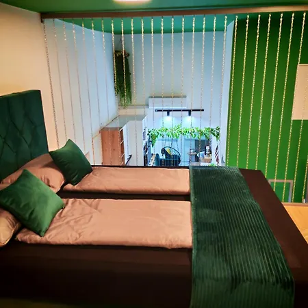 - Jacuzzi - Tvrdava Iii - Near The Airpoirt Apartamento *