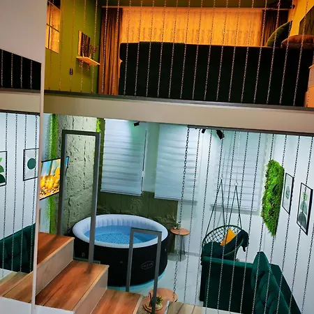 - Jacuzzi - Tvrdava Iii - Near The Airpoirt Apartamento